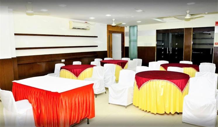 Hotel Mandakini Plaza Kānpur Exterior foto