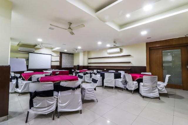 Hotel Mandakini Plaza Kānpur Exterior foto